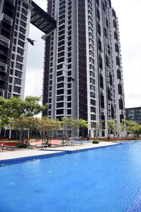 Mines Astetica Lake View Condo Seri Kembangan V1 מראה חיצוני תמונה