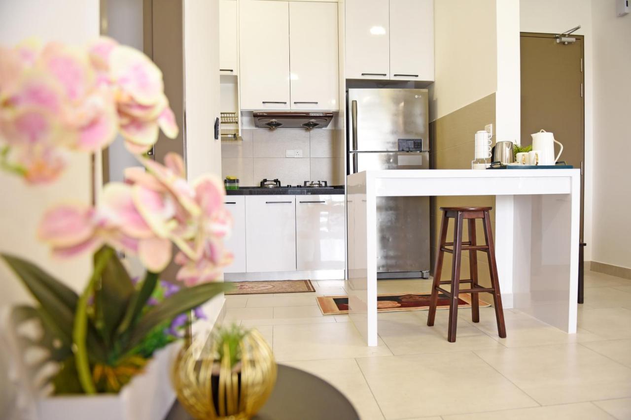 Mines Astetica Lake View Condo Seri Kembangan V1 מראה חיצוני תמונה