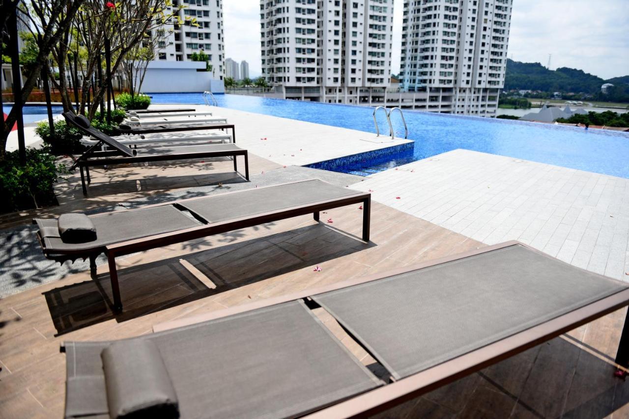 Mines Astetica Lake View Condo Seri Kembangan V1 מראה חיצוני תמונה