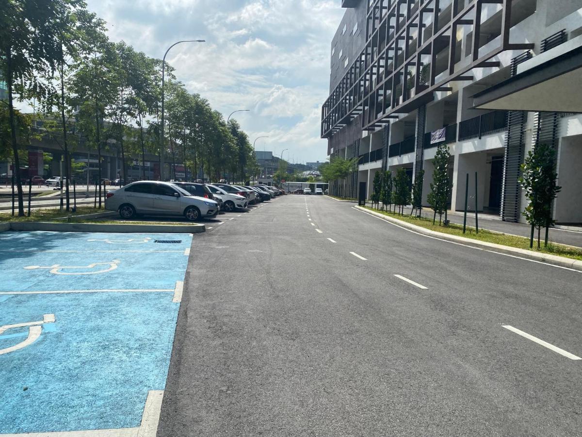 Mines Astetica Lake View Condo Seri Kembangan V1 מראה חיצוני תמונה