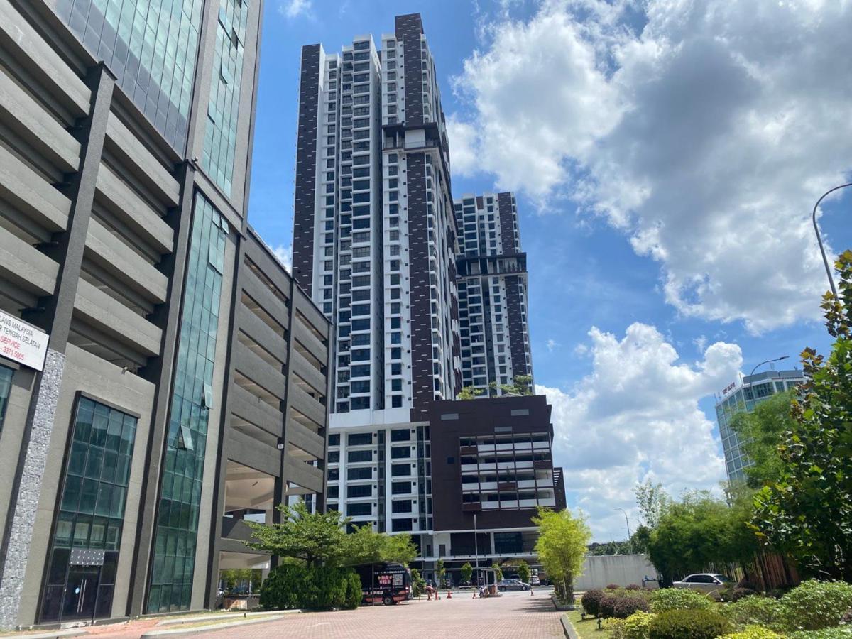 Mines Astetica Lake View Condo Seri Kembangan V1 מראה חיצוני תמונה